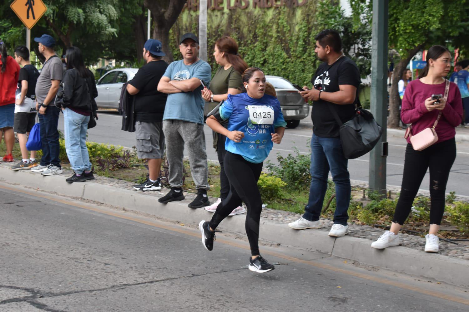 $!Más de mil culiacanenses corren por los sueños de futuros emprendedores