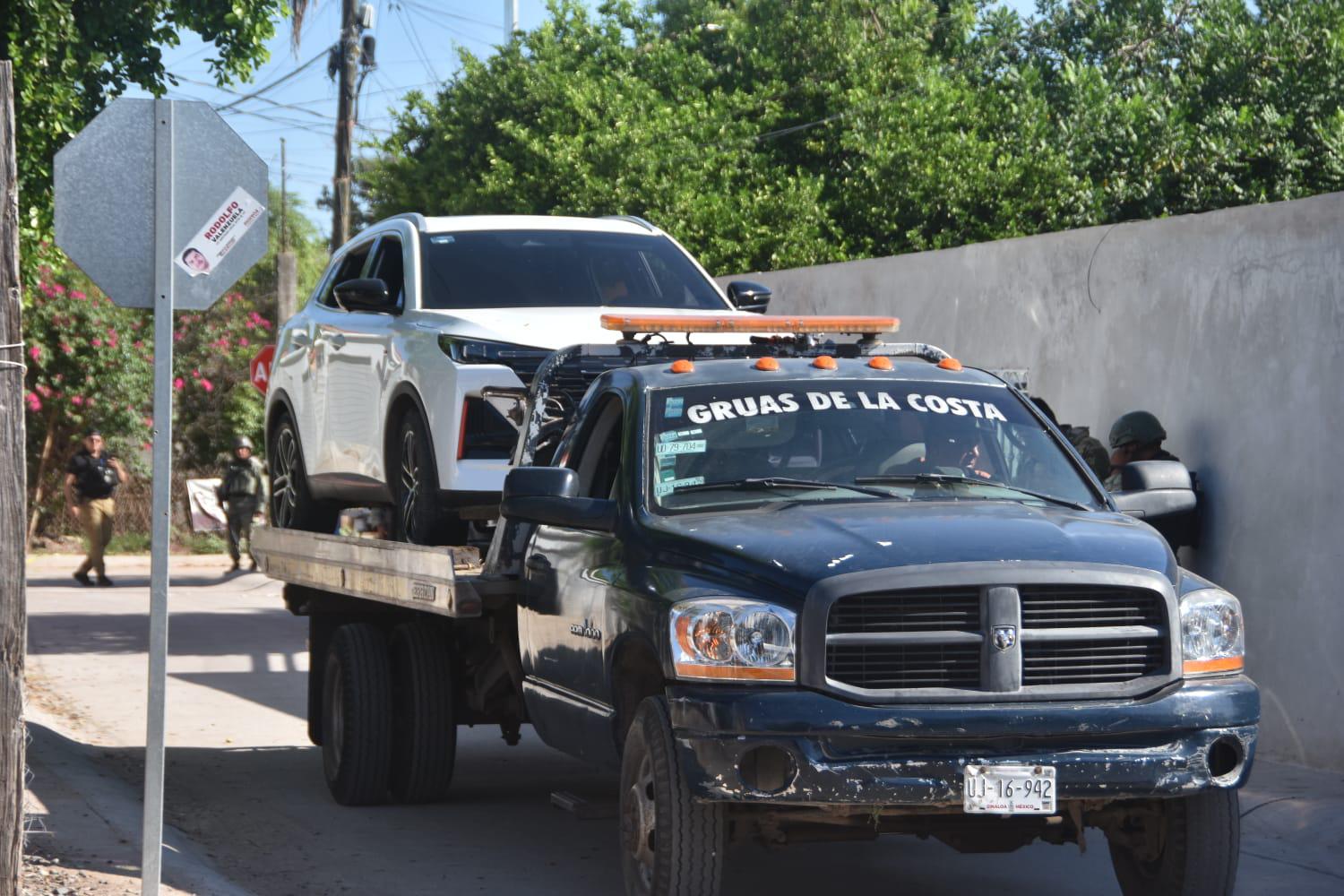 $!Abaten a un civil en enfrentamiento en colonia El Barrio, en Culiacán, y aseguran 3 vehículos