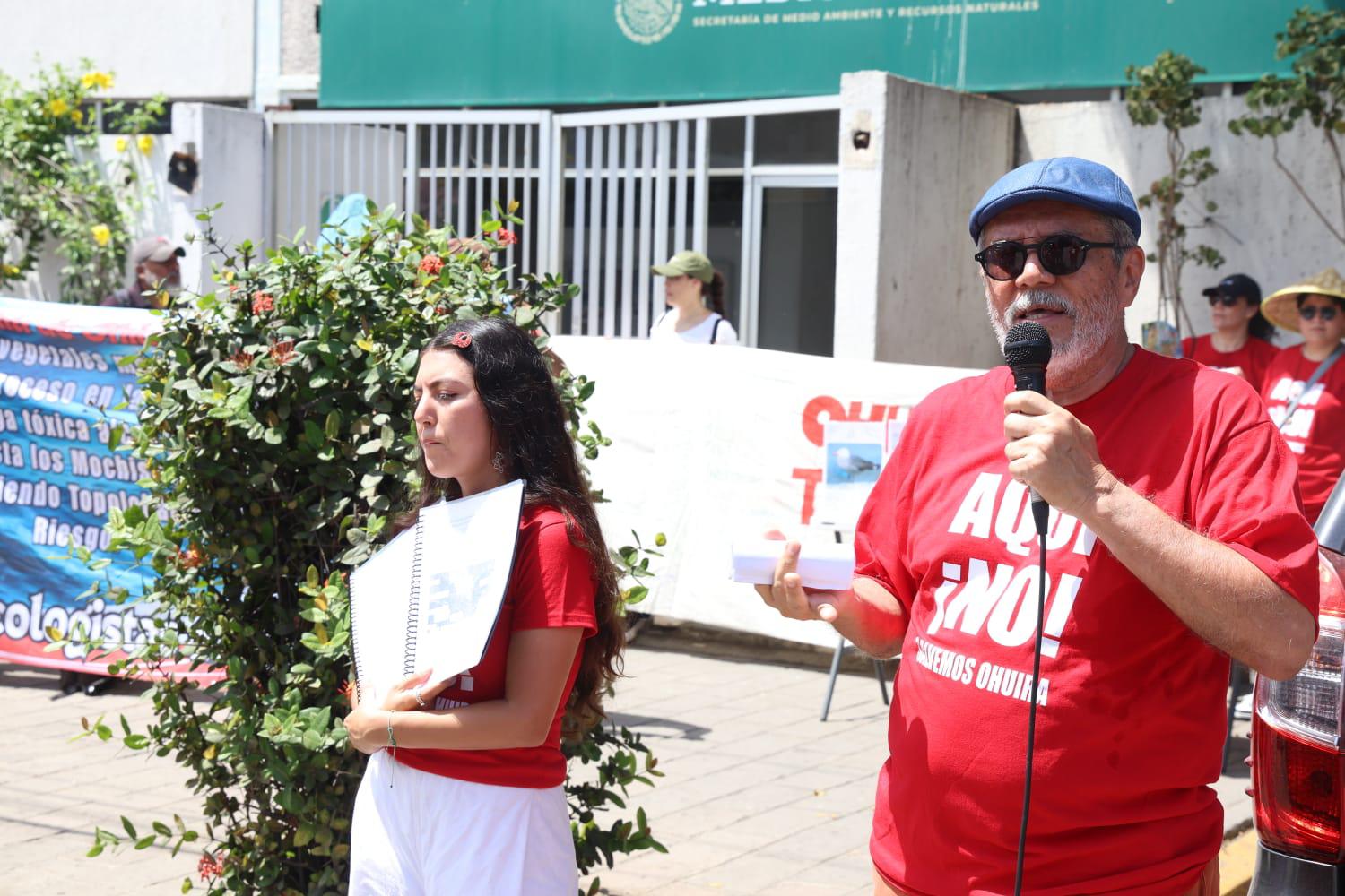 $!Ambientalistas protestan en Semarnat, en Mazatlán, y piden revisar permisos de planta de amoniaco en Topolobampo