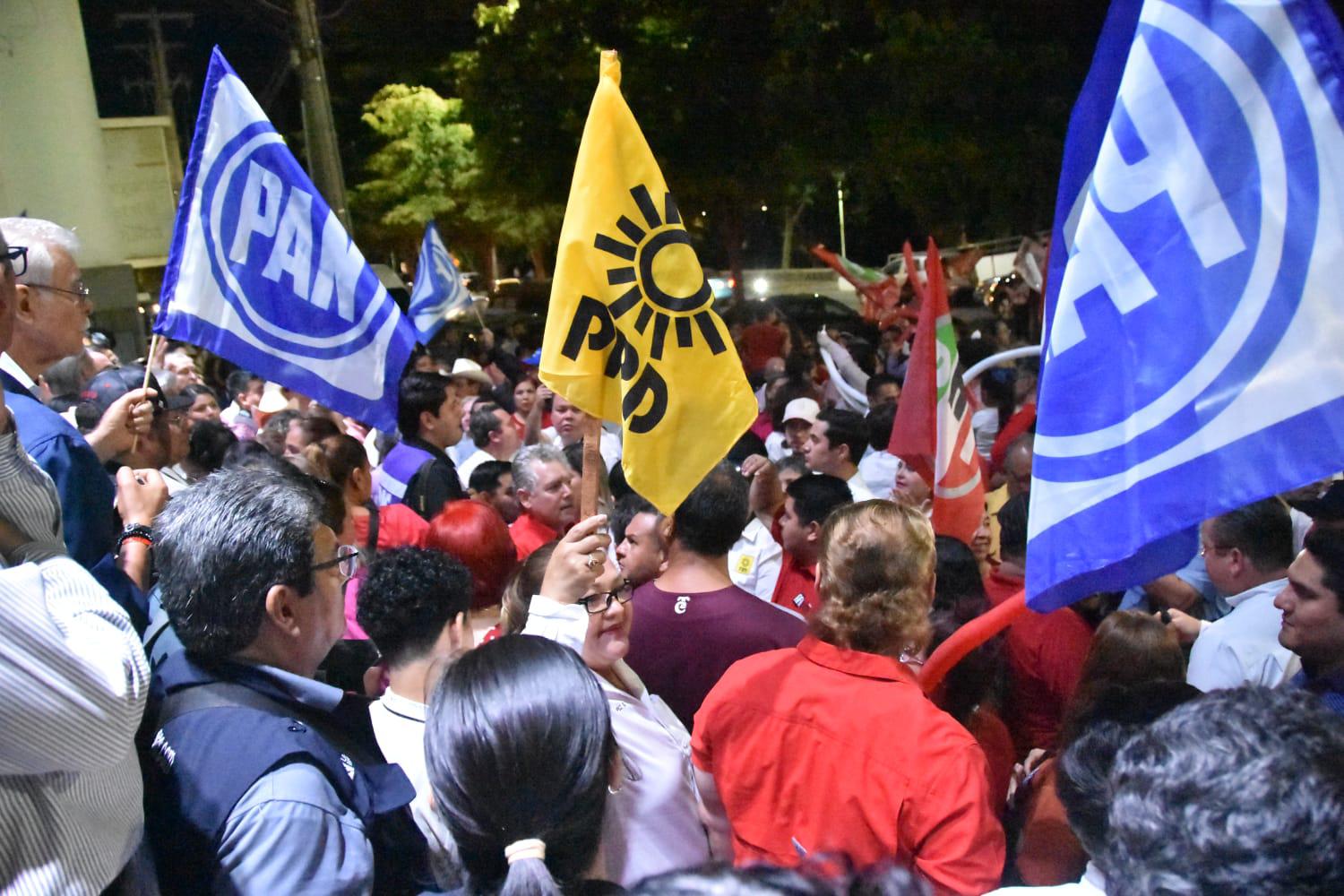 $!La alianza ‘Fuerza y corazón por México’ registra a sus candidatos locales