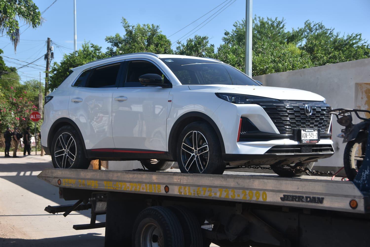 $!Abaten a un civil en enfrentamiento en colonia El Barrio, en Culiacán, y aseguran 3 vehículos