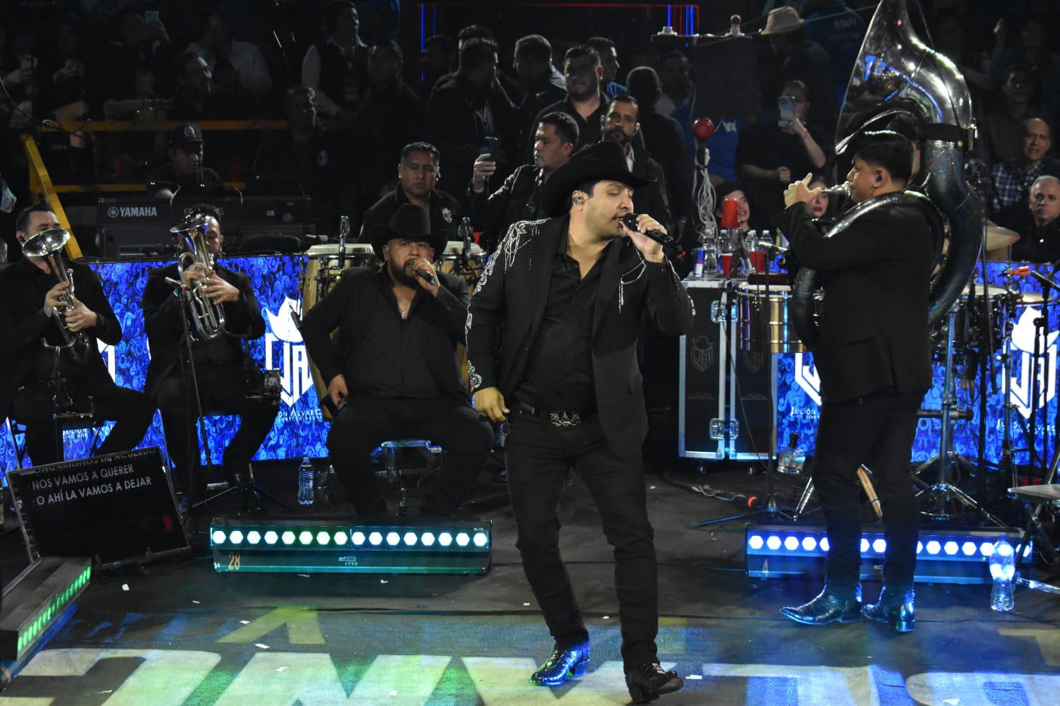 $!El chiapaneco apareció en escena después de las dos de la mañana.