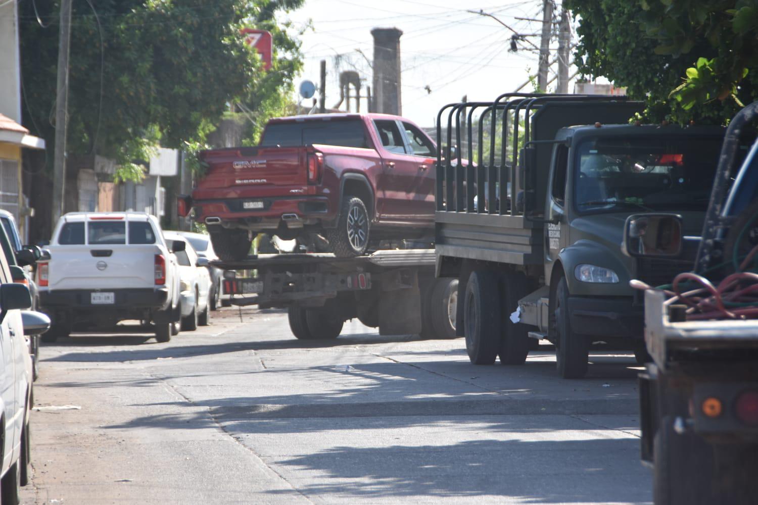$!Abaten a un civil en enfrentamiento en colonia El Barrio, en Culiacán, y aseguran 3 vehículos