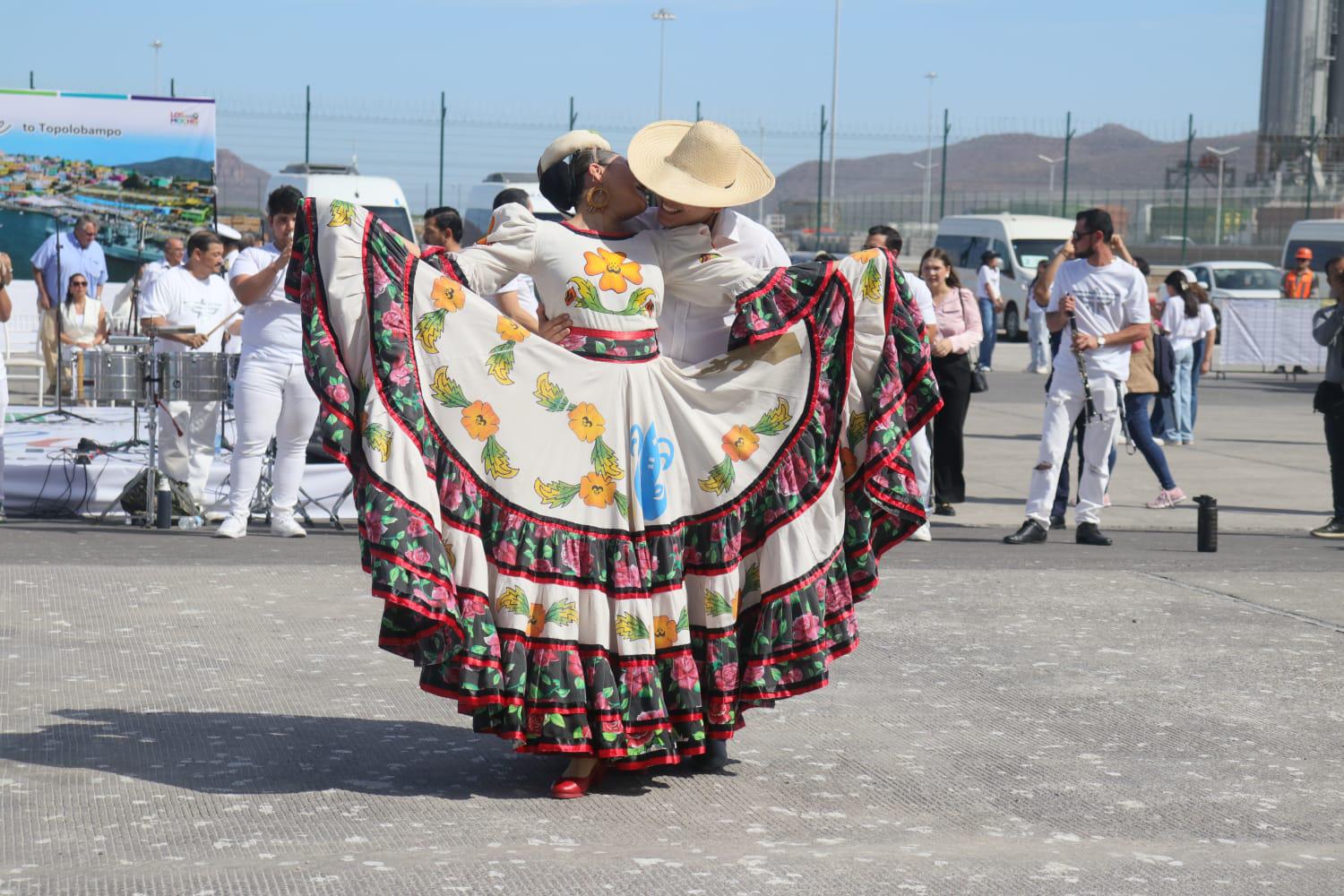 $!Por primera vez llega a Topolobampo el crucero Odyssey