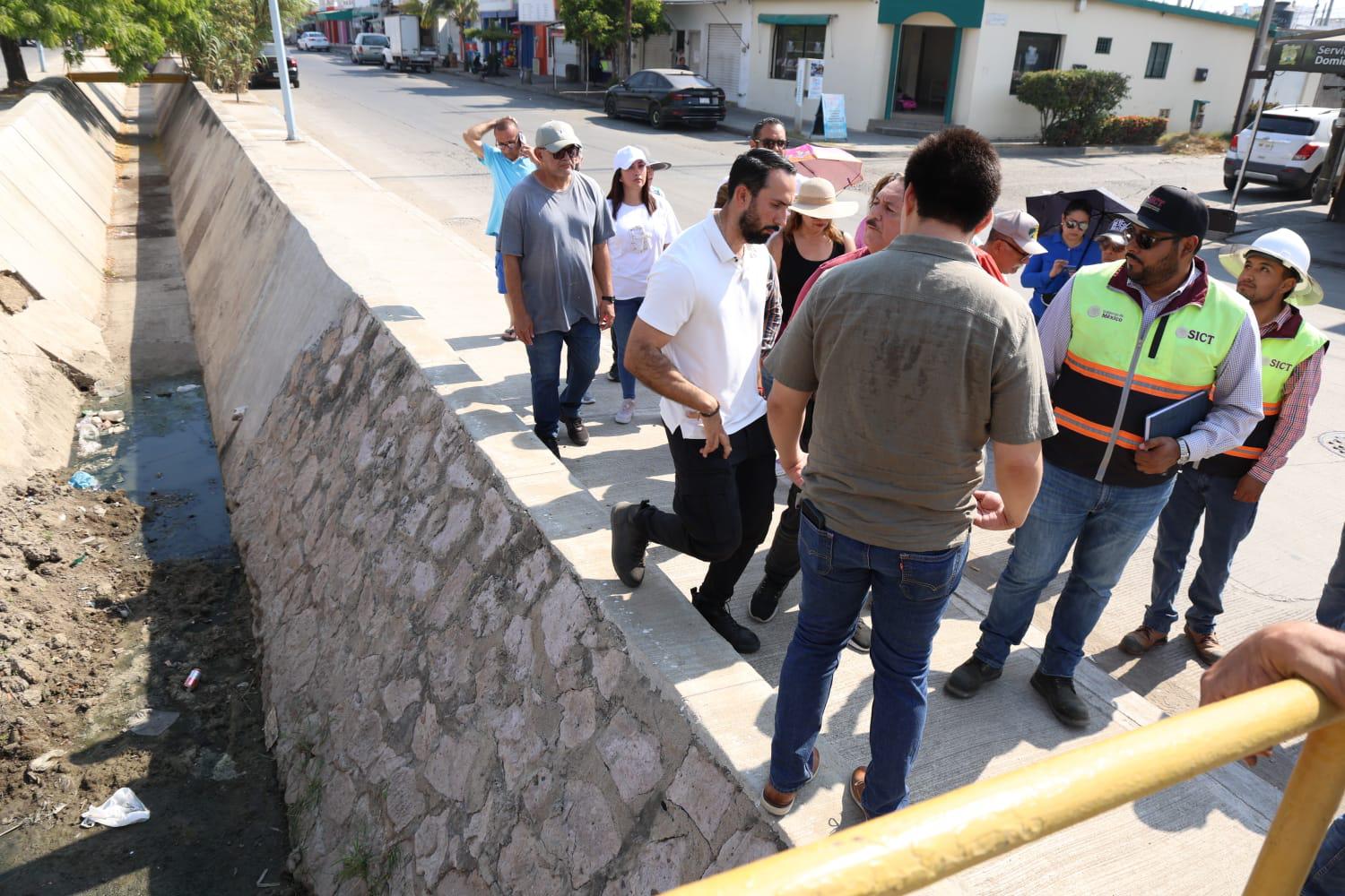 $!Bloquean avenida vecinos del Infonavit Alarcón en Mazatlán por obra que señalan les perjudicará