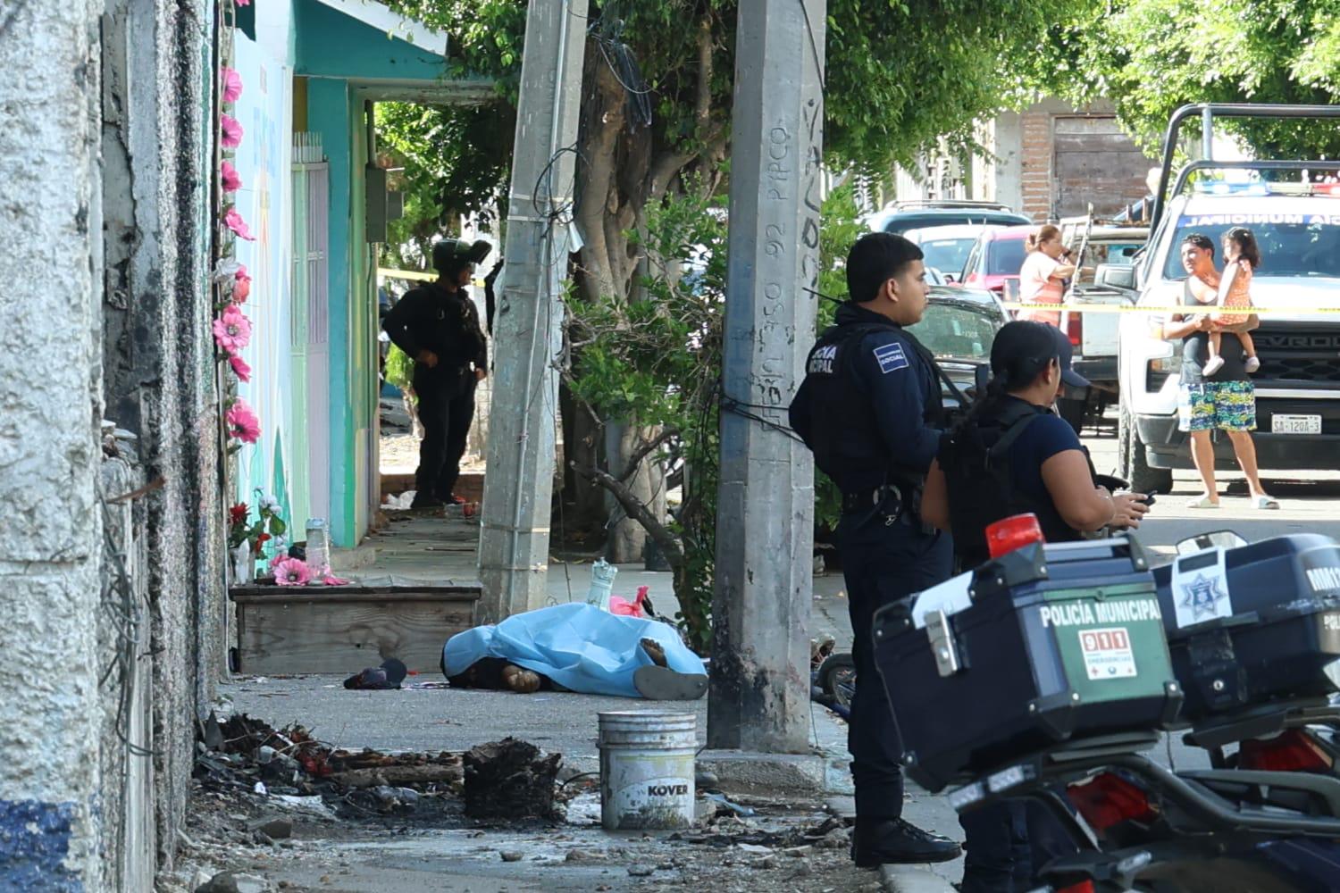 $!Junto a un altar a la Virgen de Guadalupe, asesinan a balazos a un hombre en la colonia Tierra y Libertad de Mazatlán