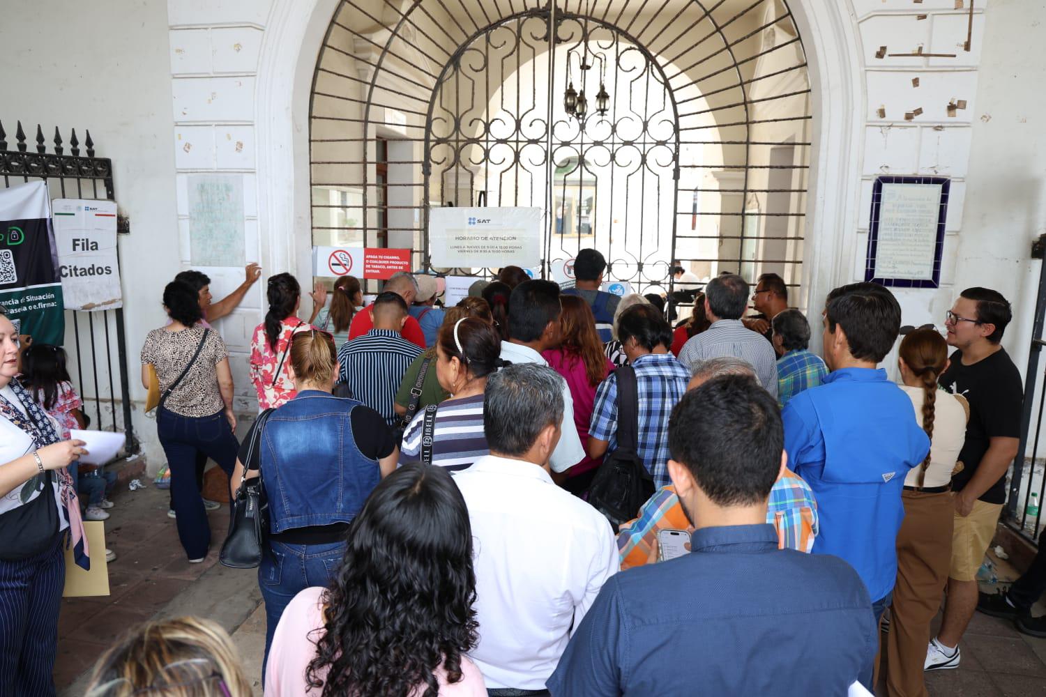 $!Suspende SAT atención a contribuyentes tras manifestación en sus instalaciones por altos cobros de luz en Mazatlán