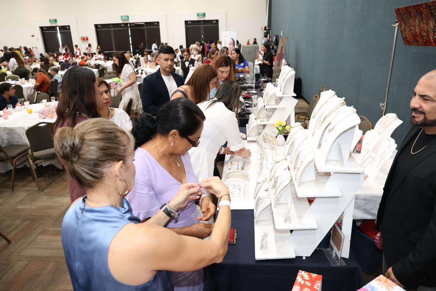 $!Se distingue la solidaridad y el reconocimiento en el desayuno ‘Las Flores de Mayo’ de Cruz Roja en Mazatlán