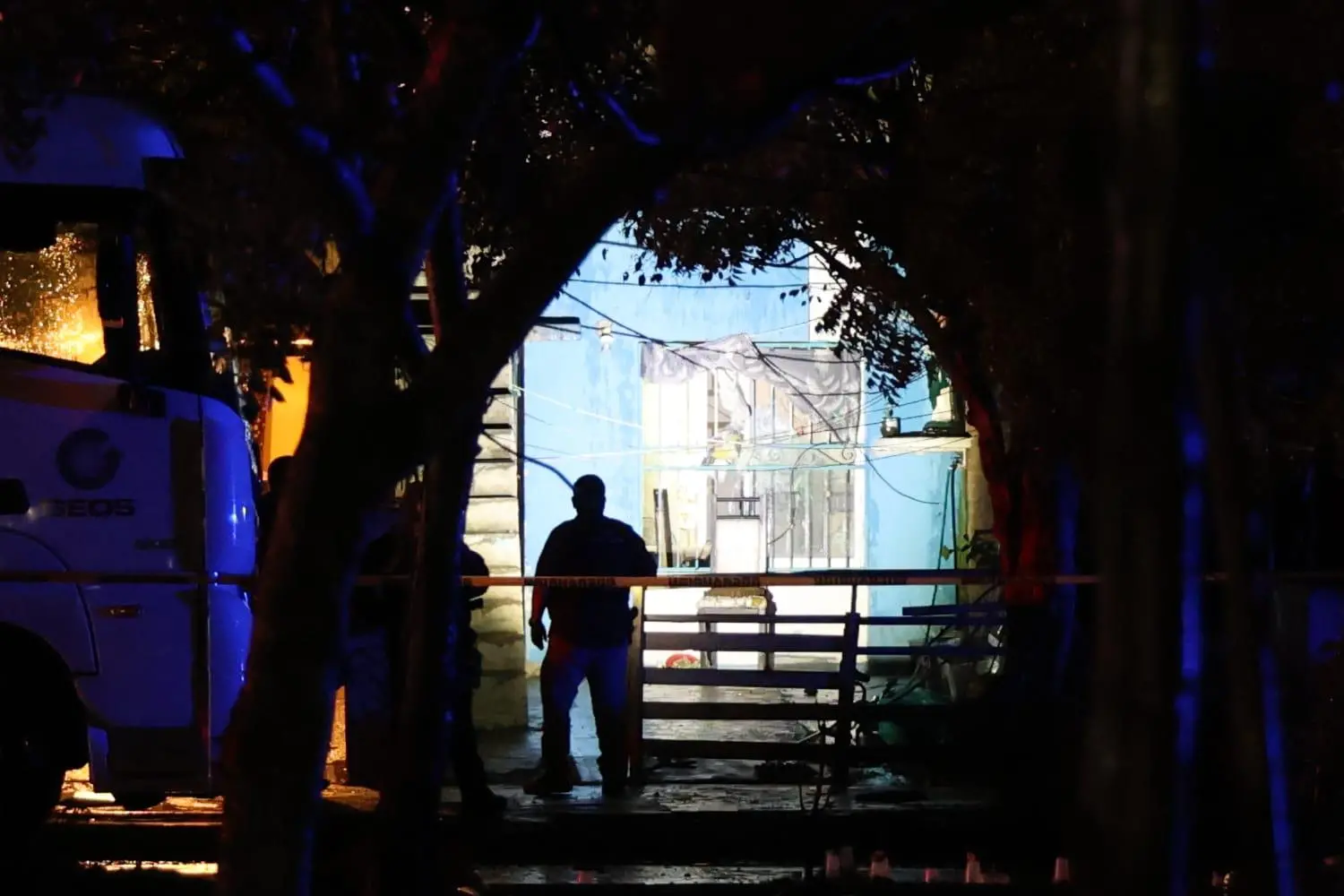$!Disparan y lanzan artefacto explosivo contra vivienda de Santa Fe en Mazatlán