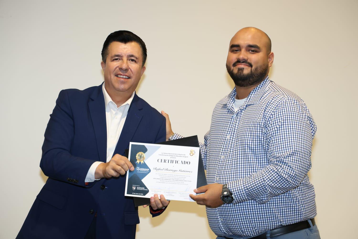 $!Canacintra gradúa a 25 líderes para enfrentar la transformación industrial