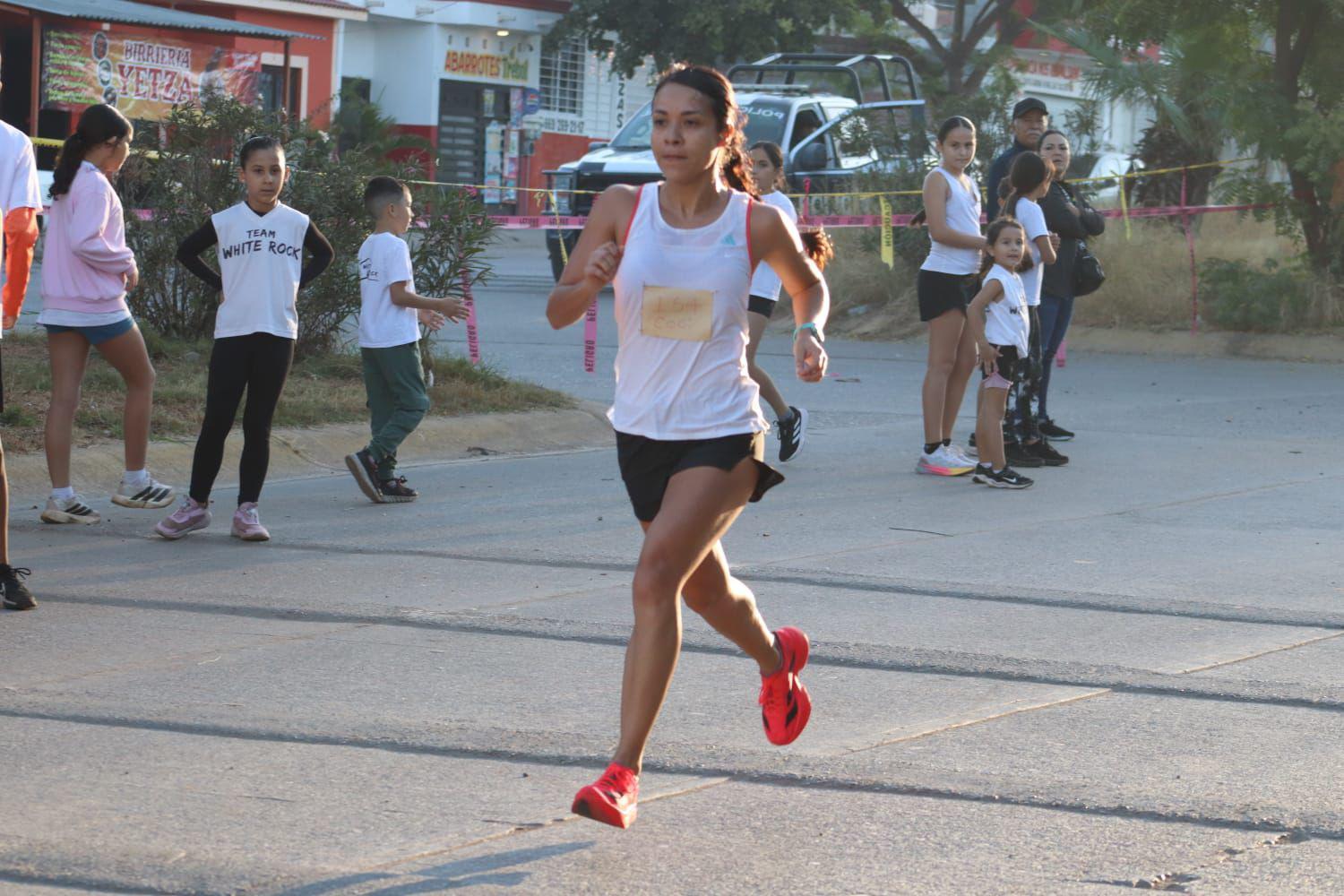 $!Yostin Rendón y Fernanda Ramírez imponen categoría en pedestre en Santa Teresa