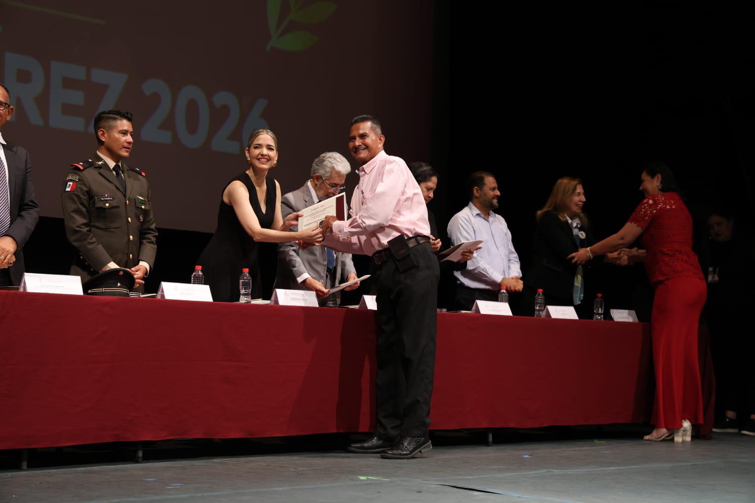 $!Reconocen en Mazatlán a 79 maestros con la Medalla Rafael Ramírez 2026