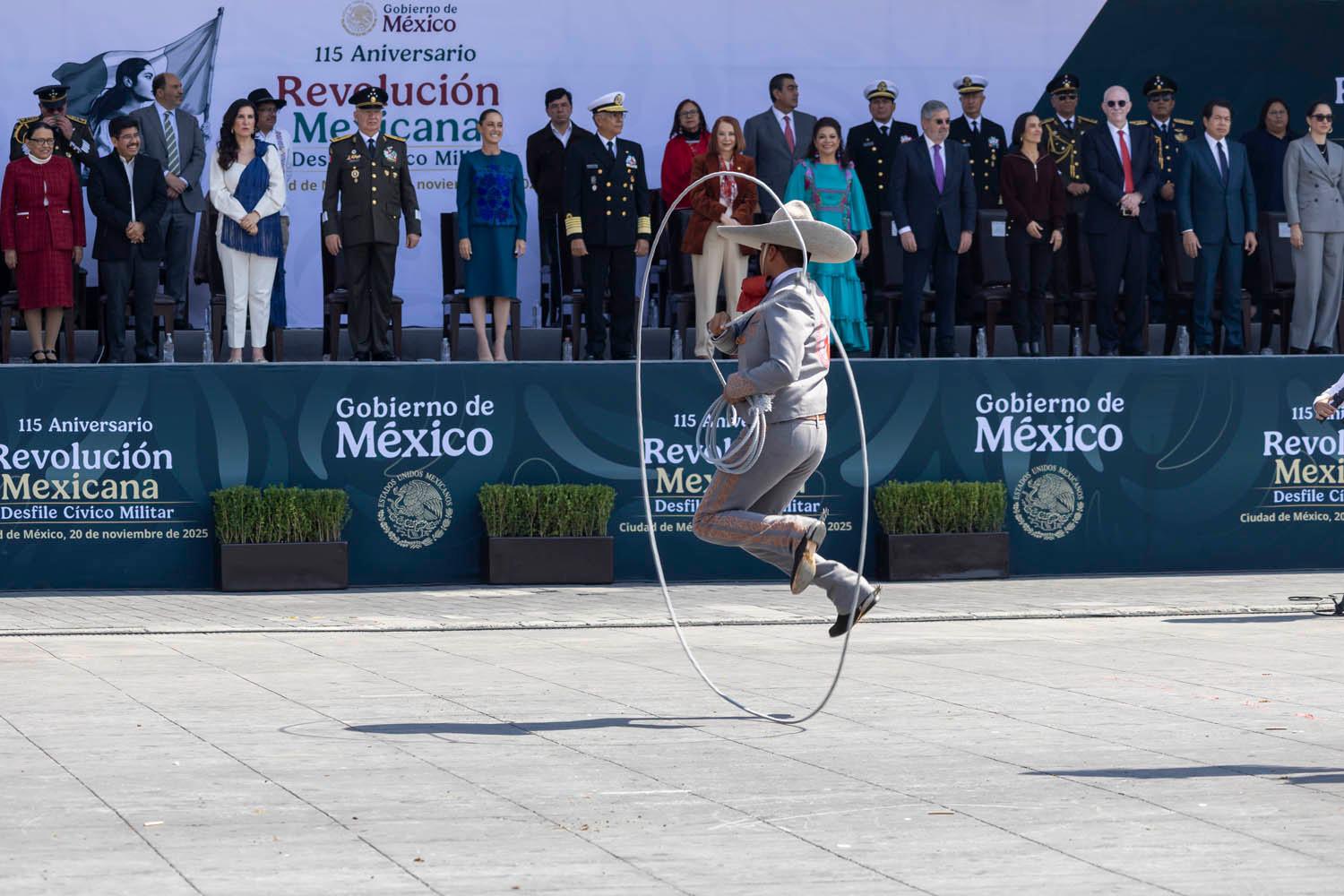 $!Sheinbaum arremete contra quienes convocan a la violencia y a intervención extranjera