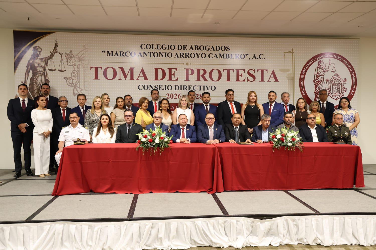 $!Asume Jesús Enrique Alcaraz Rendón presidencia del Colegio de Abogados ‘Marco Antonio Arroyo Camberos’ en Mazatlán