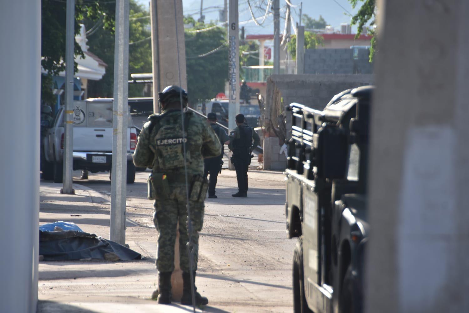 $!Abaten a un civil en enfrentamiento en colonia El Barrio, en Culiacán, y aseguran 3 vehículos