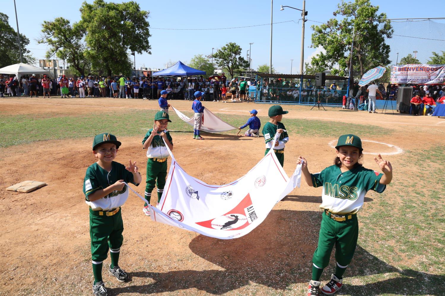 $!Peloteritos de todo México se reúnen en Mazatlán en Nacional de Ligas Escuelita