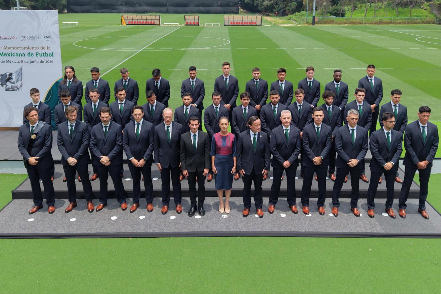 $!Tlalpan, Ciudad de México. 8 de junio 2026. La presidenta constitucional de los Estados Unidos Mexicanos, la Doctora Claudia Sheinbaum Pardo en Abanderamiento de la Selección Mexicana de Fútbol. Foto: José Luis Conde/Presidencia