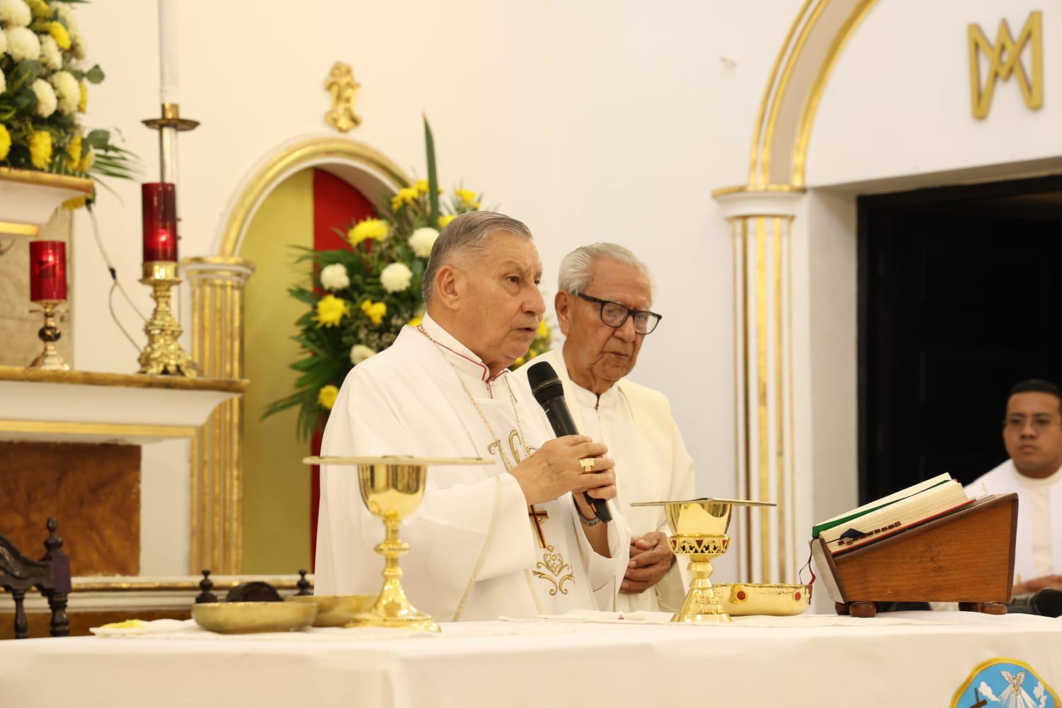 $!Encabeza Obispo de Mazatlán misa en honor a San Juan en Villa Unión