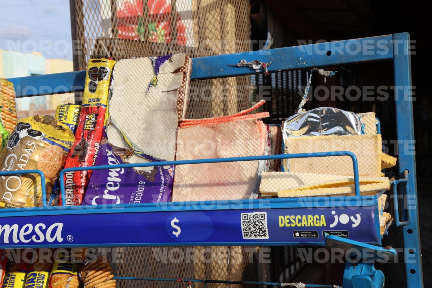 $!Hombre lanza gasolina y prende fuego a una tienda de abarrotes de la colonia Rincón de Urías de Mazatlán
