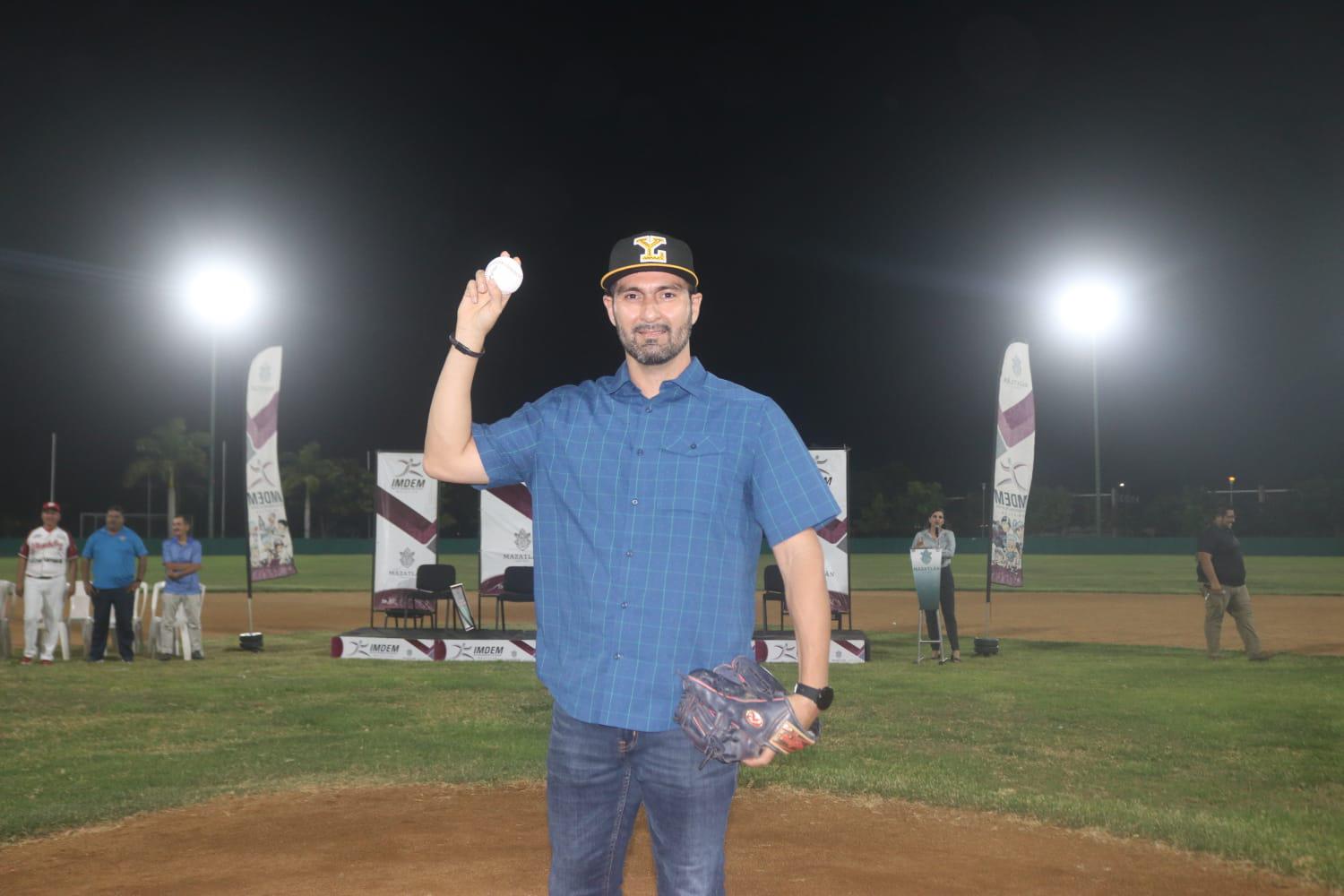 $!Ponen bola en juego en la Liga de Beisbol Juvenil Nuevos Valores Imdem