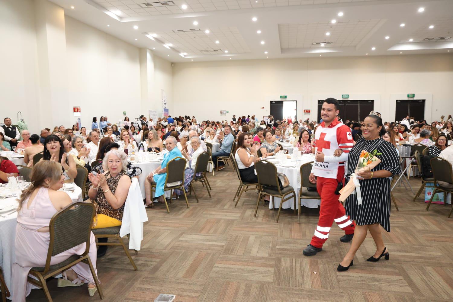 $!Se distingue la solidaridad y el reconocimiento en el desayuno ‘Las Flores de Mayo’ de Cruz Roja en Mazatlán