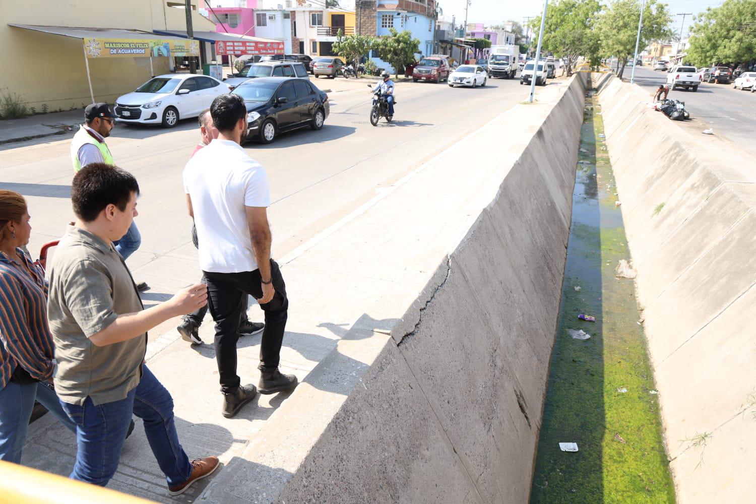 $!Bloquean avenida vecinos del Infonavit Alarcón en Mazatlán por obra que señalan les perjudicará