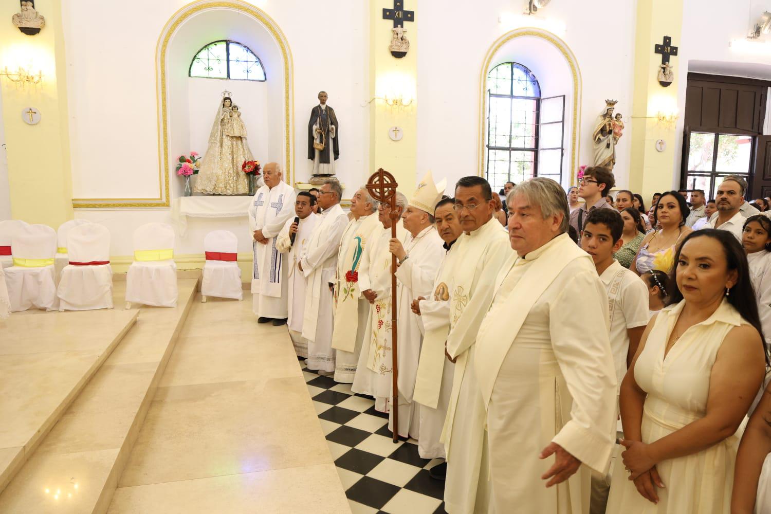$!Encabeza Obispo de Mazatlán misa en honor a San Juan en Villa Unión