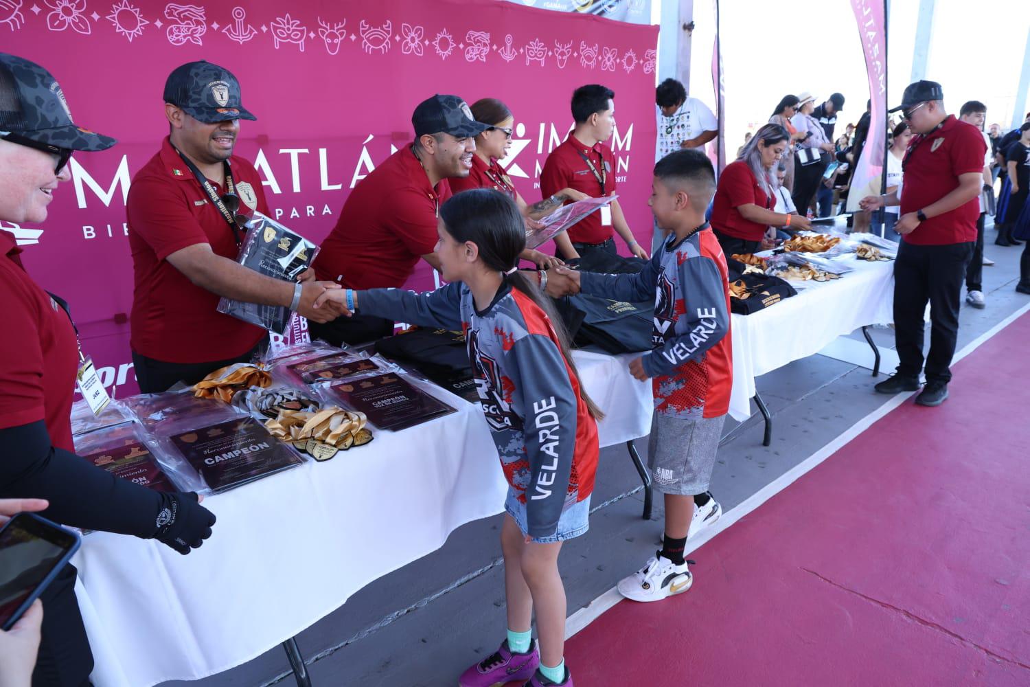 $!Mazatlán recibe a más de 50 escoltas y bandas en Encuentro Nacional Perla del Pacífico