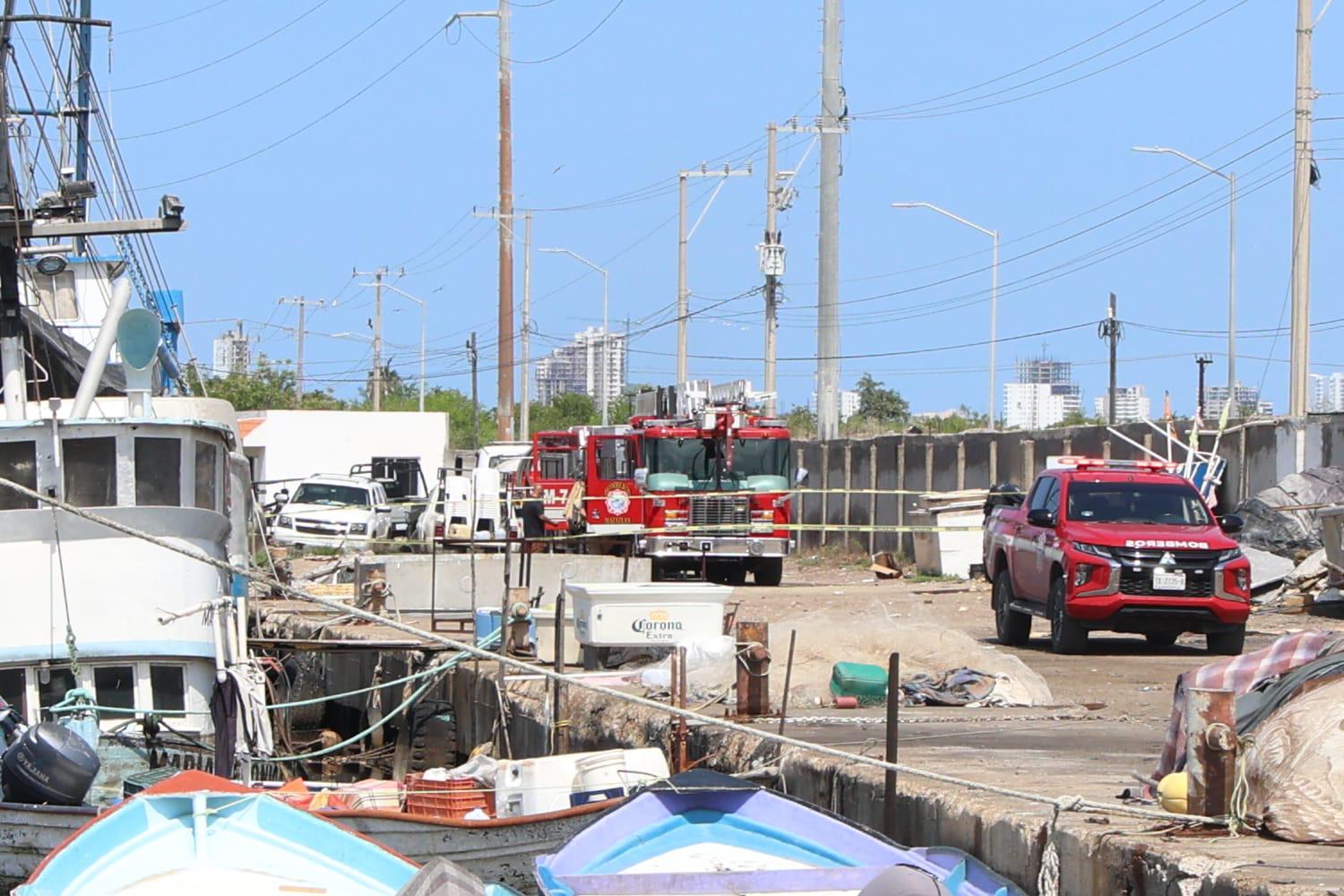 $!Tripulante de barco tiburonero muere tras explosión de tanque de combustible en el astillero Las Malvinas de Mazatlán