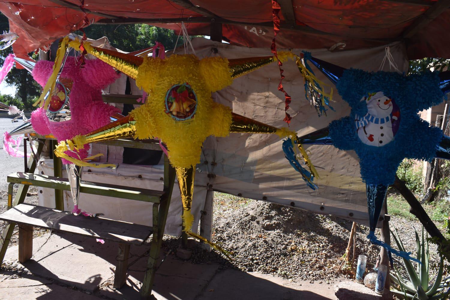 $!Piñateros de Navolato brindan alegría para las fiestas de Navidad