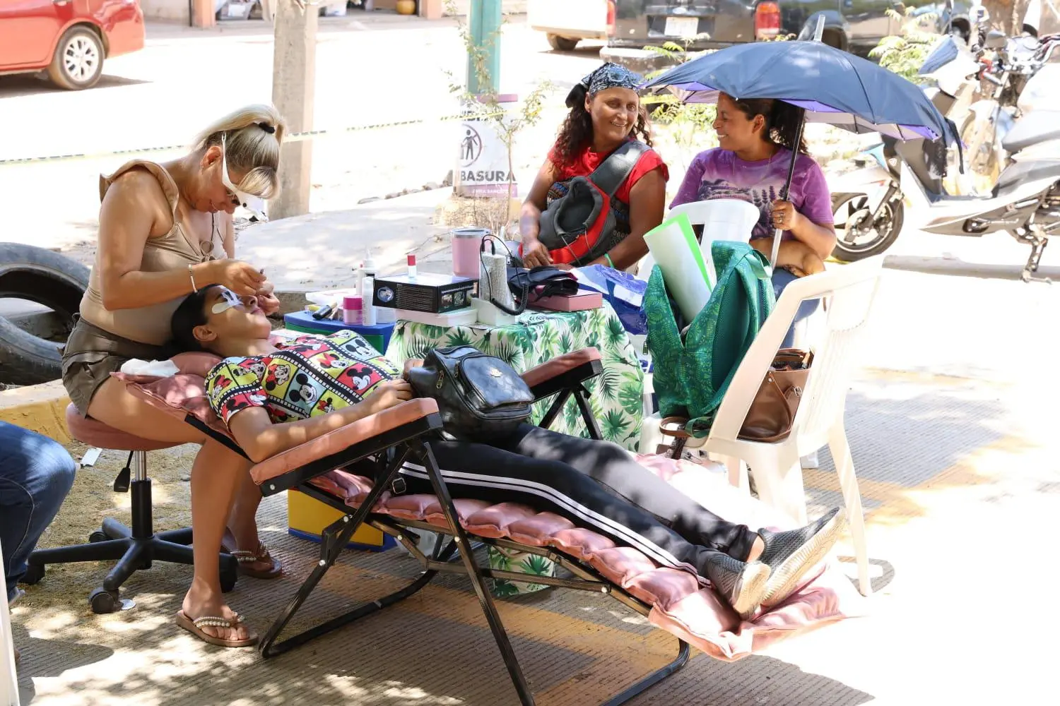 $!Realizan en Mazatlán bazar para impulsar a mujeres sobrevivientes de violencia