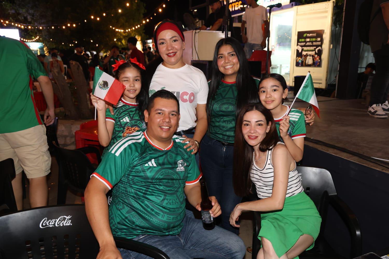 $!Victoria Mendoza, Virgina Delgado, Nayeli García, Nina Reyes, Aarón Estrada y Karla Delgado.