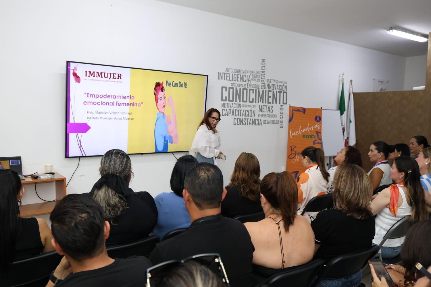 $!Analizan la carga emocional y los desafíos que enfrentan las mujeres en el ámbito laboral y familiar