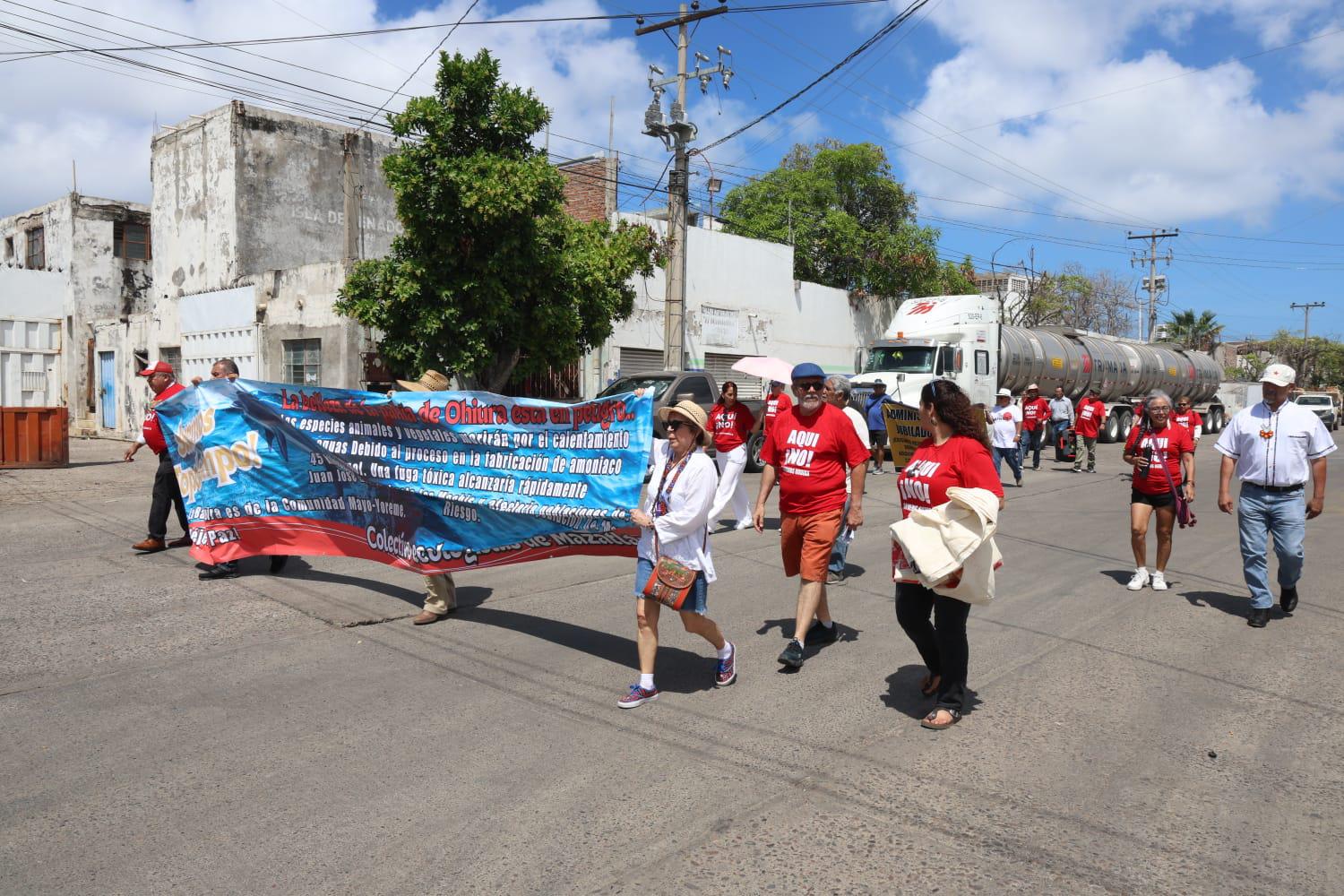 $!Ambientalistas protestan en Semarnat, en Mazatlán, y piden revisar permisos de planta de amoniaco en Topolobampo