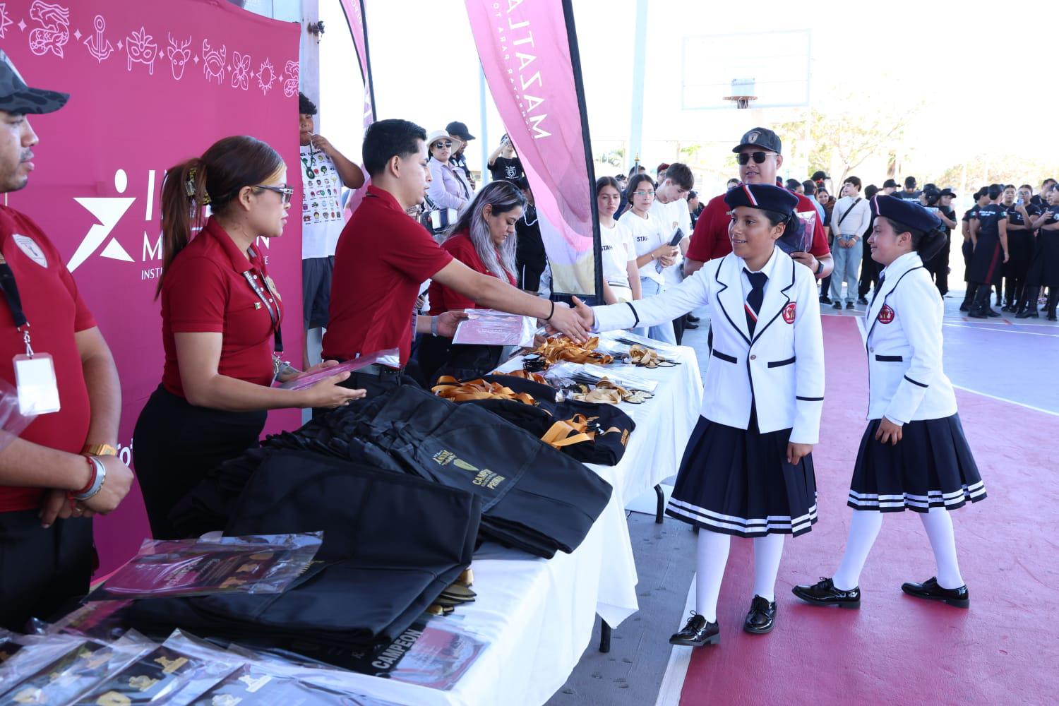 $!Mazatlán recibe a más de 50 escoltas y bandas en Encuentro Nacional Perla del Pacífico