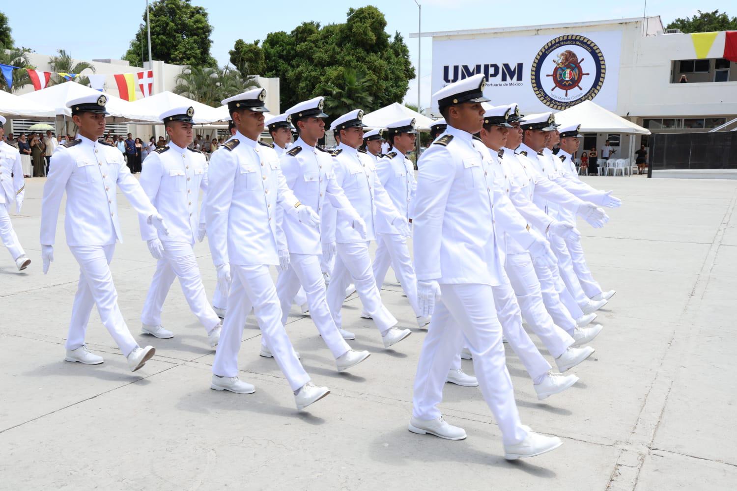 $!Egresan 85 nuevos profesionales de la Escuela Náutica de Mazatlán