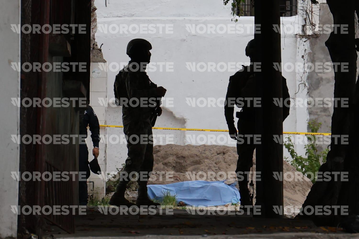 $!Asesinan a balazos a un hombre en el Centro de Mazatlán