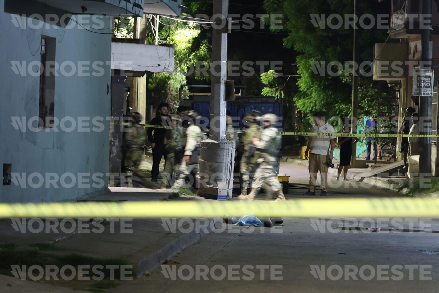 $!Marinos repelen agresión y matan a motociclista que les disparaba en una persecución en Mazatlán
