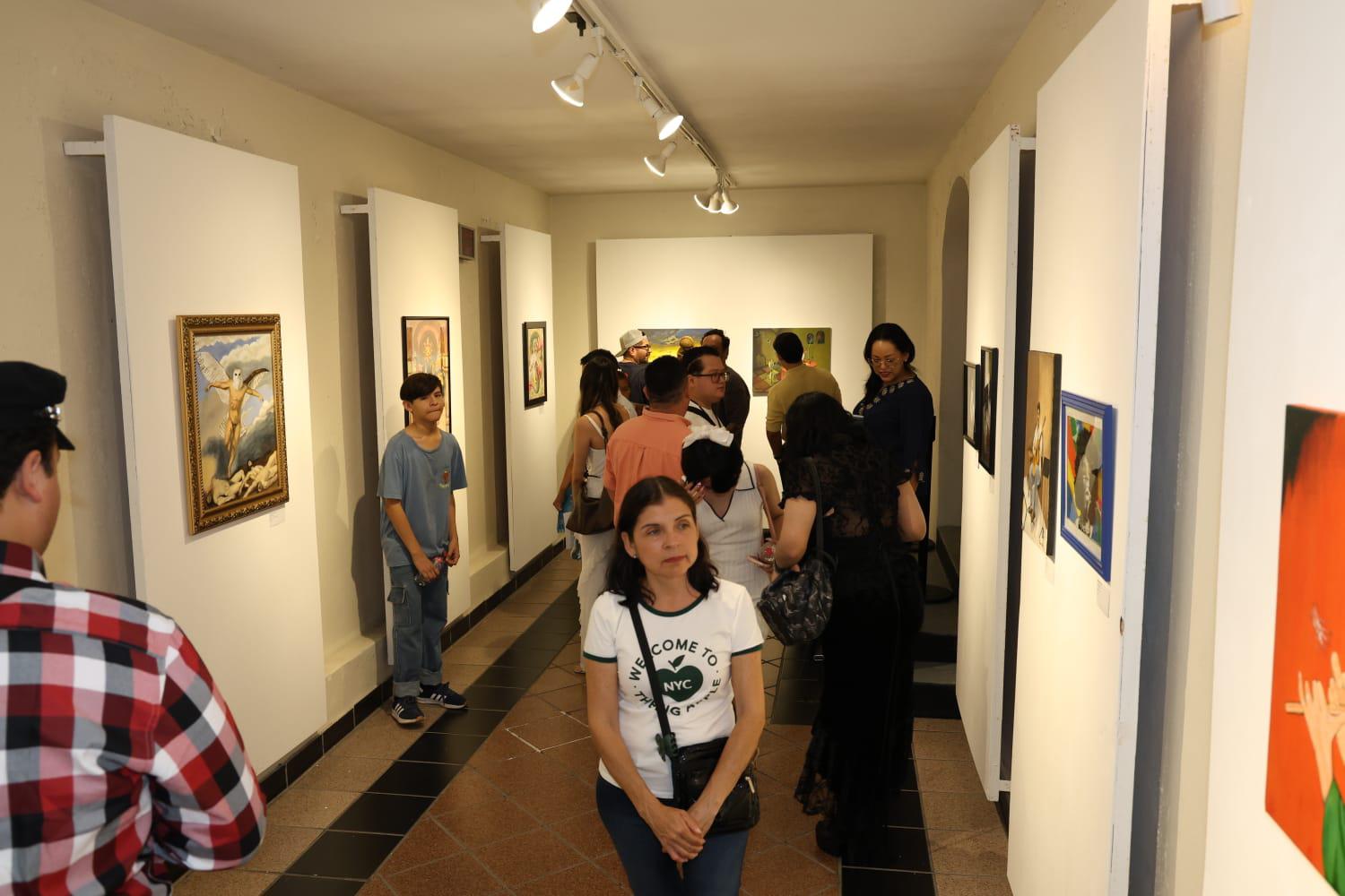 $!La exposición ofrece un recorrido por distintas propuestas plásticas, entre las que se pueden apreciar retratos inspirados en figuras de la música, además de piezas que combinan pintura y escultura.