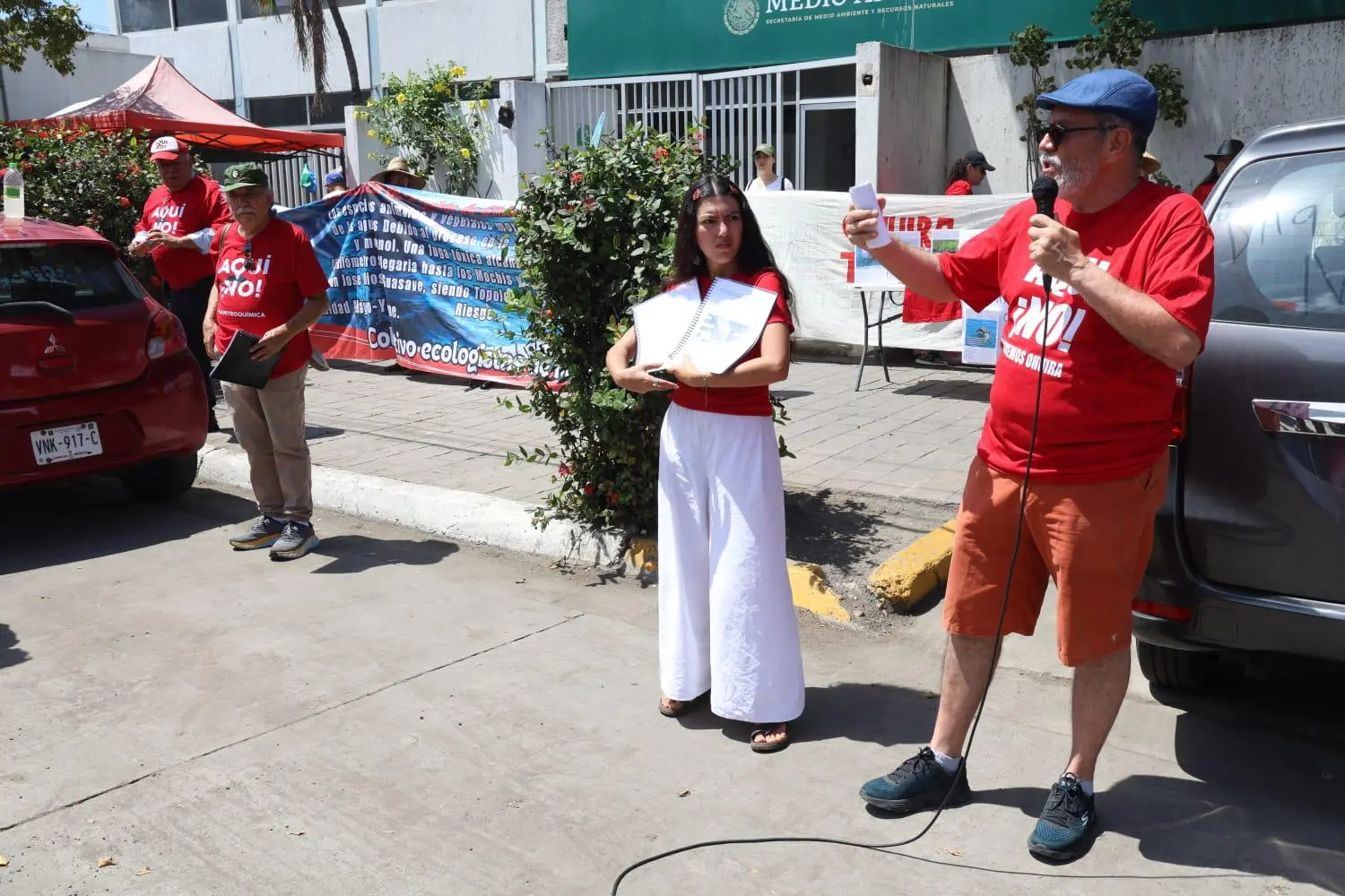 $!Ambientalistas protestan en Semarnat, en Mazatlán, y piden revisar permisos de planta de amoniaco en Topolobampo