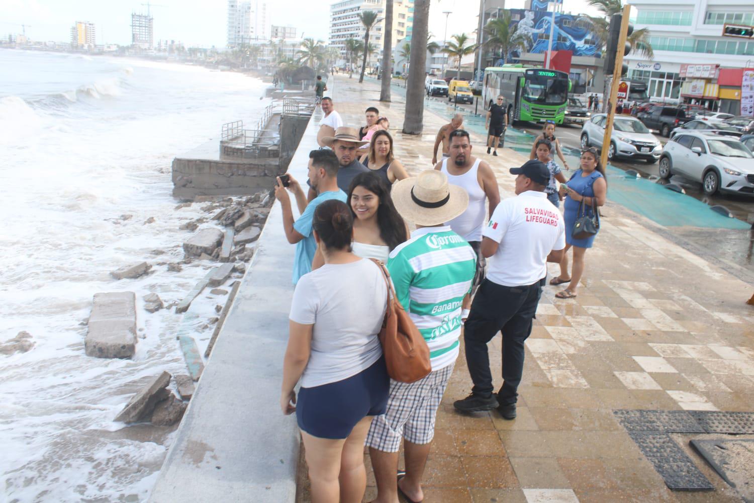$!Playas, cerradas hasta nuevo aviso: Policía Acuática