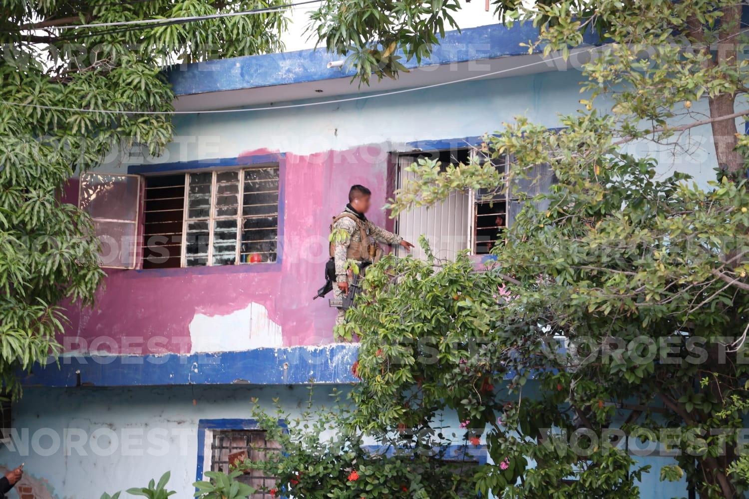 $!Con armas largas matan a una mujer y un hombre y hieren a otra pareja en la colonia Francisco Solis, en Mazatlán