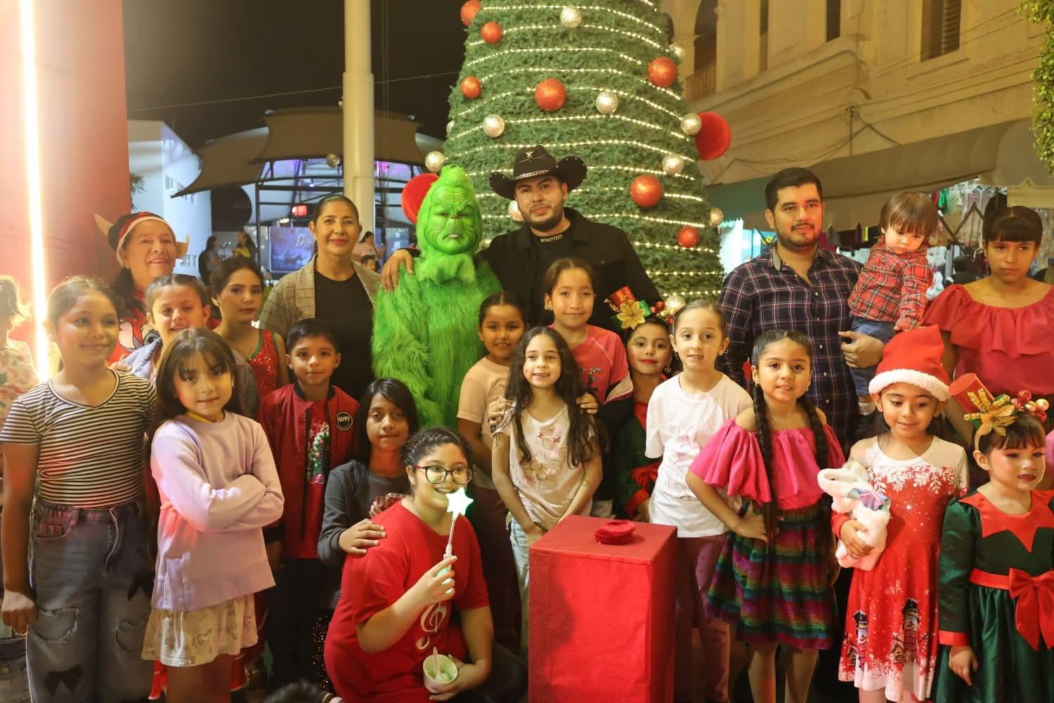 $!La magia de la Navidad ilumina La Cruz con el encendido del árbol