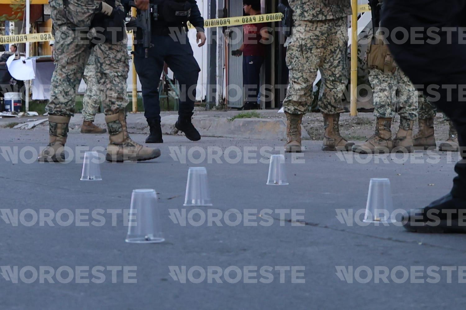 $!Balean portón de una casa sobre la avenida Juan Pablo II en la colonia 20 de Noviembre, en Mazatlán
