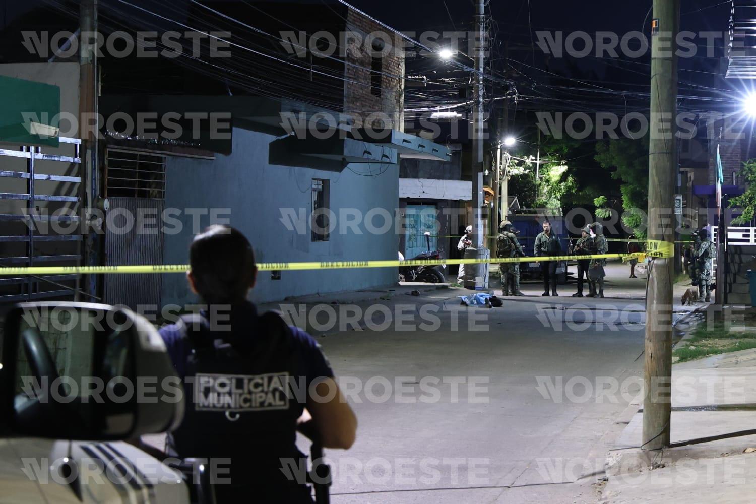 $!Marinos repelen agresión y matan a motociclista que les disparaba en una persecución en Mazatlán