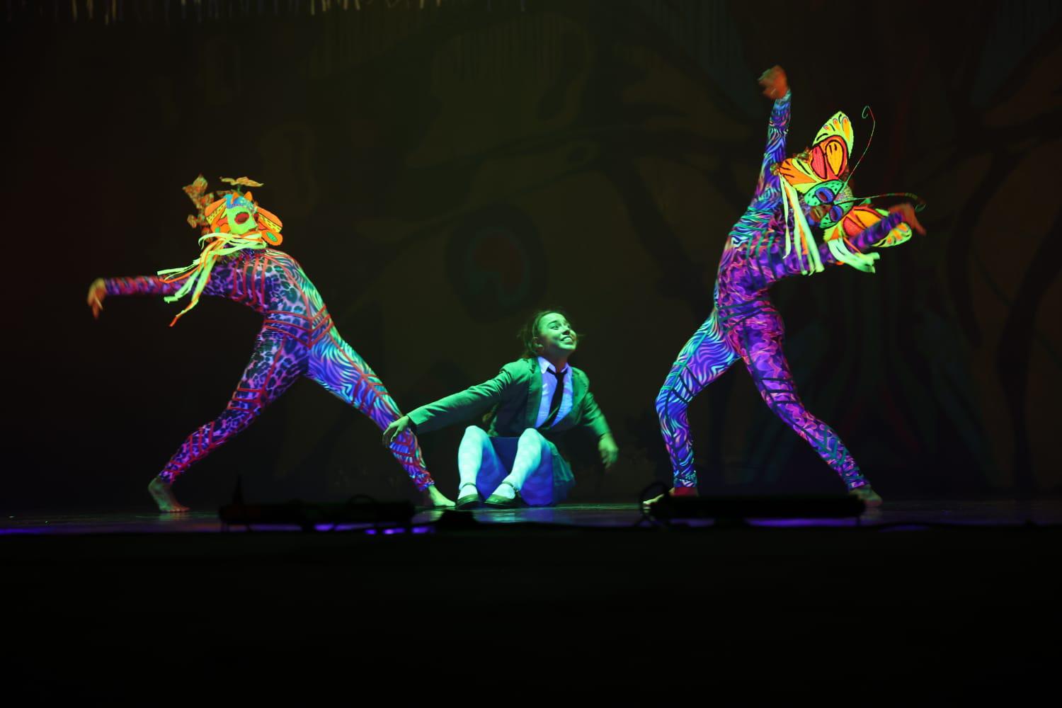 $!Asistentes disfrutaron de la puesta en escena “Multiverso Alebrije” en el Teatro Ángela Peralta.
