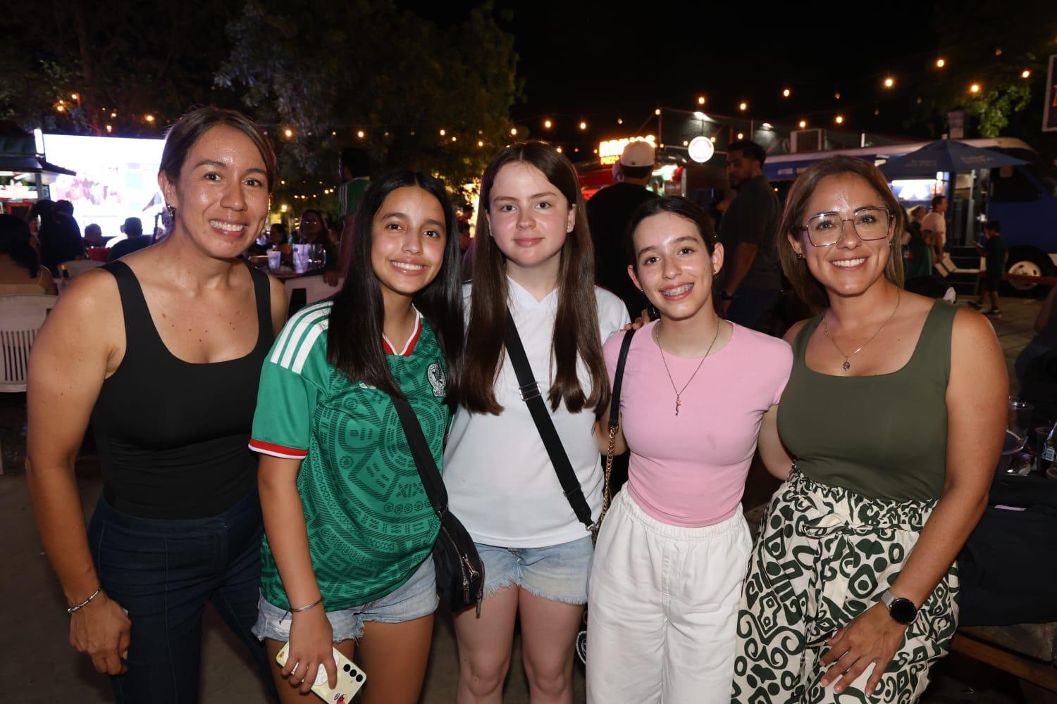 $!Nancy Domínguez, Melissa Ruiz, María José Tirado, Diana Benítez y Diana Moreno.