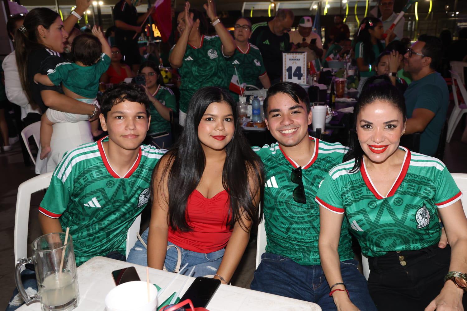 $!Alejandro y Valentina Ibarra, Sebastián Grave y Gabriela Ochoa.