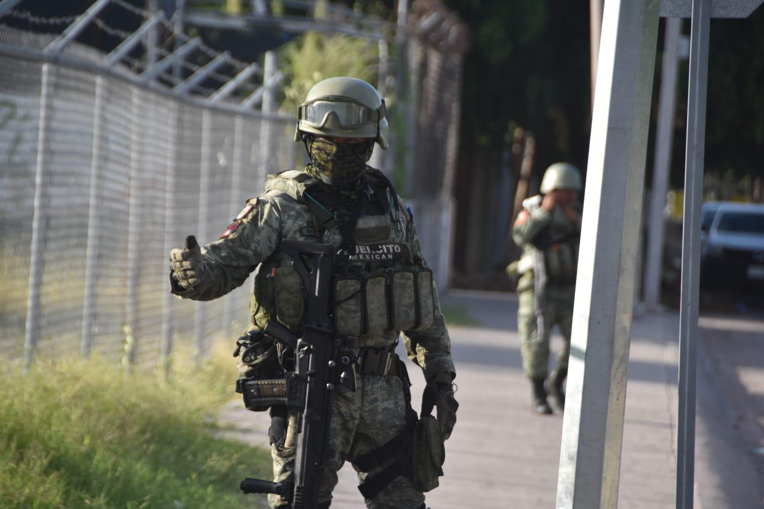 $!Abaten a un civil en enfrentamiento en colonia El Barrio, en Culiacán, y aseguran 3 vehículos