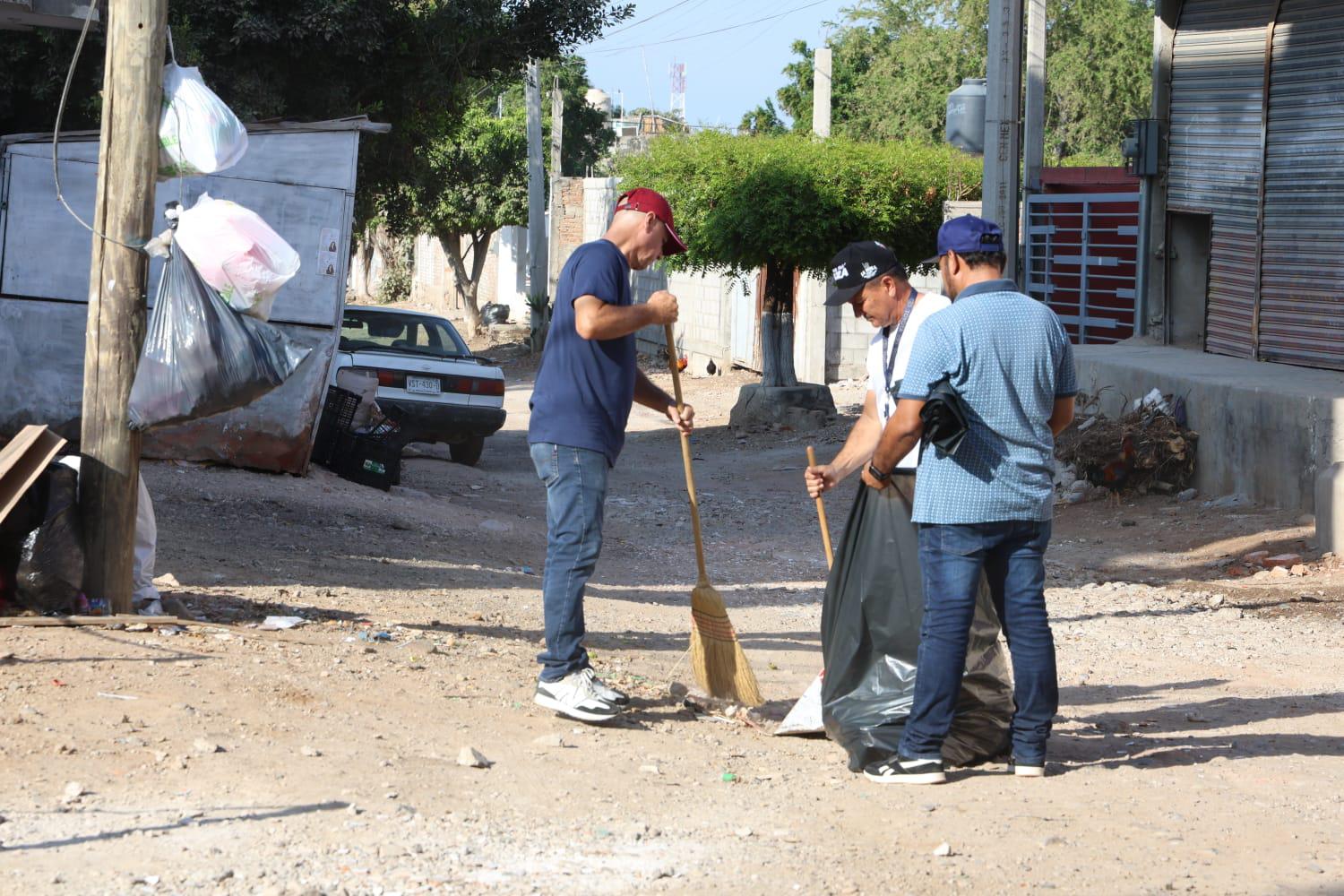 $!Realizan jornada de limpieza en alrededores del mercado Flores Magón, en Mazatlán
